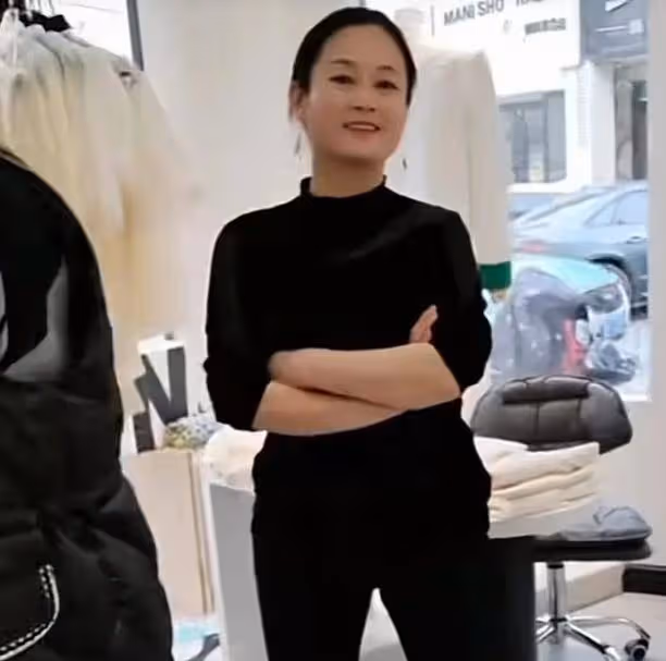陳亞男服裝店生意火爆，母親趙麗趕來助陣，不靠朱家照樣風生水起