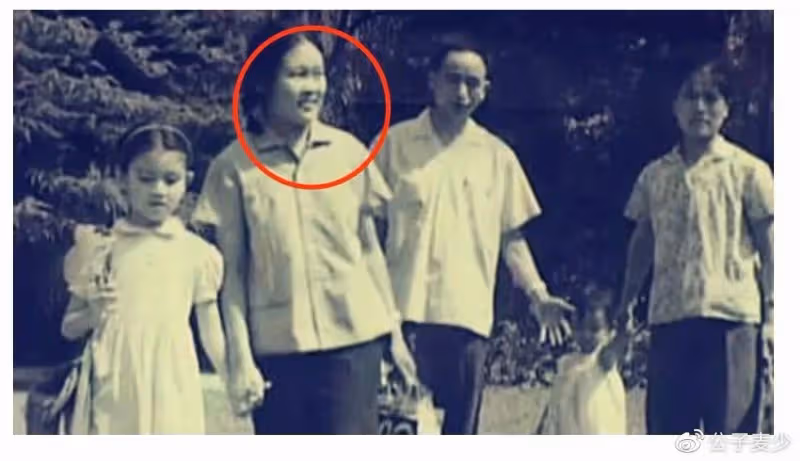 「毀掉」前妻肖華的,不僅是她對張藝謀的執念,還有鞏俐猛烈的愛