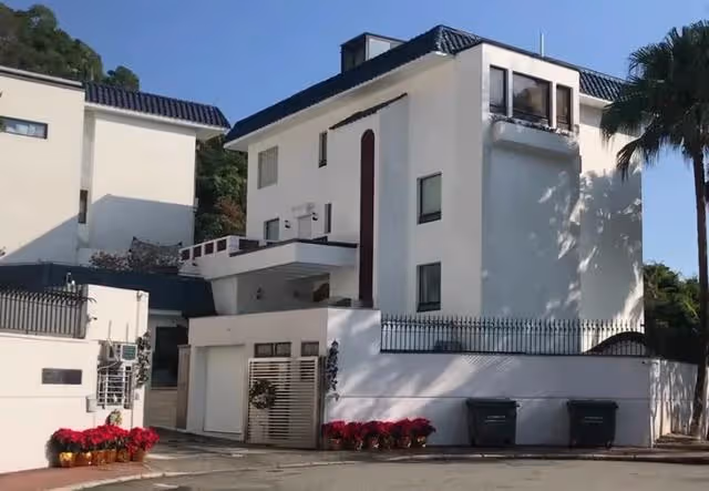 「百億身家」劉嘉玲:戴上億皇冠 房產達13億 名下坐擁275家公司