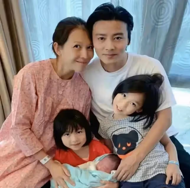 突發!蔡少芬老公張晉受重傷住院,鼻子插著氧氣,雙腿打滿了石膏