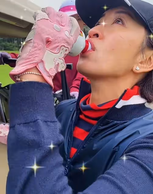TVB女星嫁內蒙古富商,招待好友回豪宅唱KTV太開心,裝修很氣派