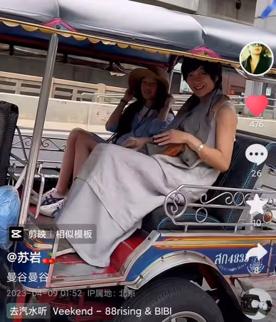 羅嘉良妻女出國旅遊!坐三輪車接地氣,10歲女兒長發飄飄好可愛