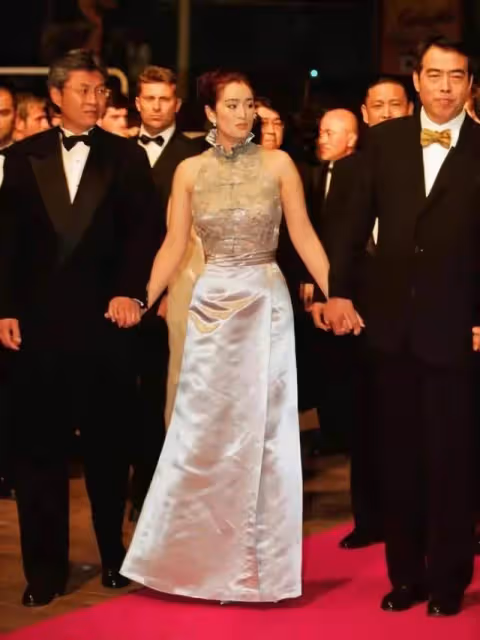 用中文與法國總統對話,開口說我是中國演員,新加坡人鞏俐的固執