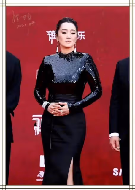 用中文與法國總統對話,開口說我是中國演員,新加坡人鞏俐的固執