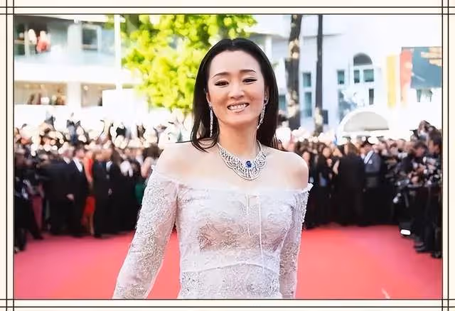 用中文與法國總統對話,開口說我是中國演員,新加坡人鞏俐的固執