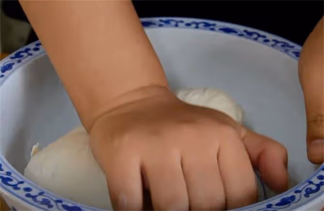 蒸花捲,記住面水比例很重要,技巧告訴你,白亮鬆軟方法簡單實用