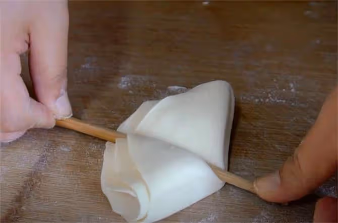 蒸花捲,記住面水比例很重要,技巧告訴你,白亮鬆軟方法簡單實用