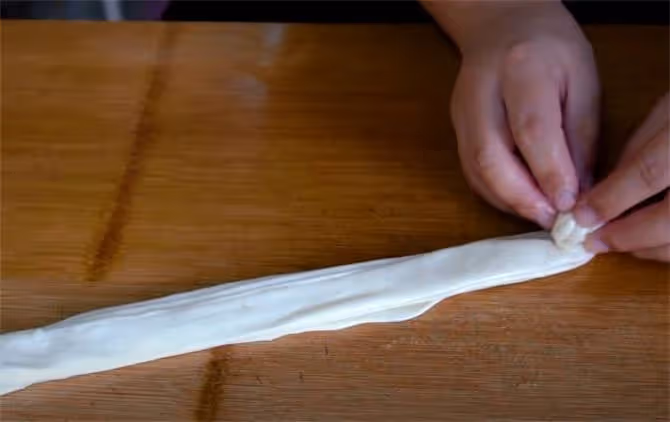 烙餅時,記住不要直接上鍋烙,訣竅告訴你,鬆軟酥脆不發硬
