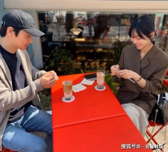 李尚禹與金素妍甜蜜約會 年過40歲帥氣依舊 性格溫和是模範丈夫