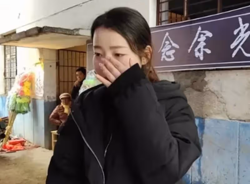 閨蜜帶我去做美甲,衛生間聽到一番對話後,我把閨蜜拉黑
