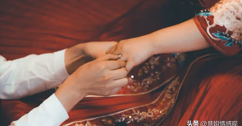 我結婚， 我媽看到大伯一家進門，突然變了臉色，這次我沒有聽她的