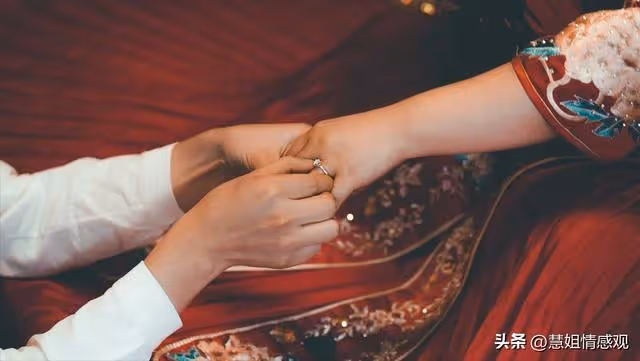 我結婚， 我媽看到大伯一家進門，突然變了臉色，這次我沒有聽她的