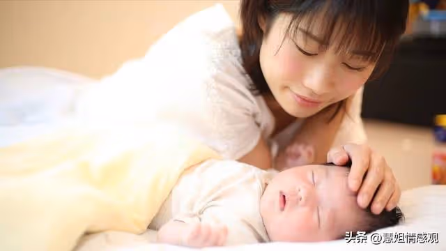 我生孩子時婆婆身體不好,大姑姐伺候我坐月子,如今我這樣回報她