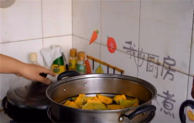 改良版南瓜糯米糕,冷熱都好吃,糯嘰嘰口感配香甜夾心,真香