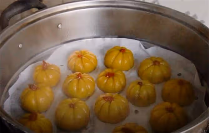 改良版南瓜糯米糕，冷熱都好吃，糯嘰嘰口感配香甜夾心，真香