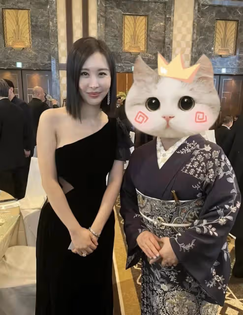 王石田朴珺參加日本首相酒宴!夫婦倆跟穿和服的日本人合影滿帶微笑引爭議