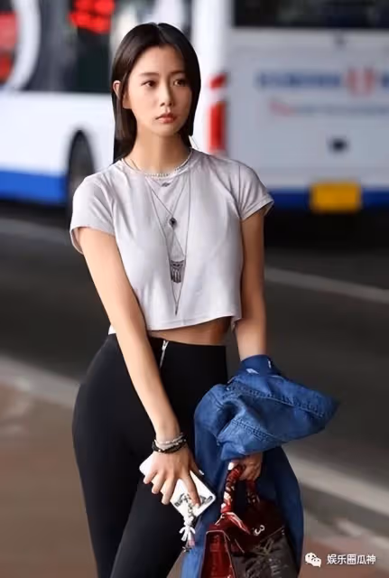 亞洲第一美李成敏,穿「無痕褲」盡顯身材