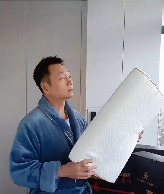 TVB三屆視帝定居中山,大曬氣派豪宅,兒子曾因炫富被批
