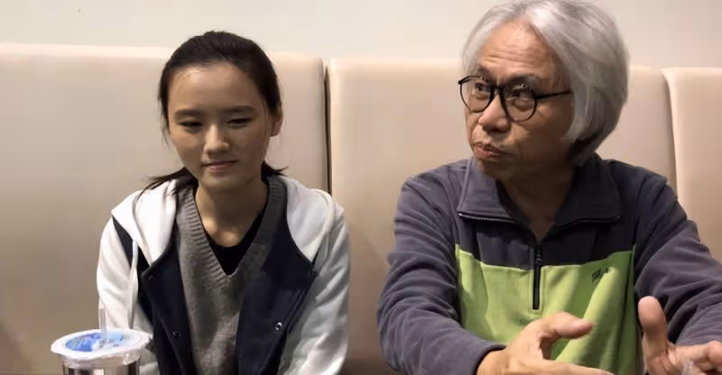 66歲李坤城突傳病逝,臨終前許小40歲女友名分,千萬遺產都歸她