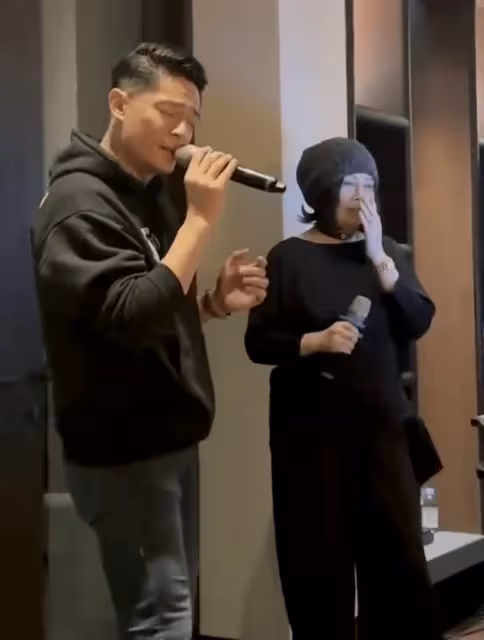 王力宏等眾星聚會，林心如聽霍建華唱歌時憋笑，夫妻合體破婚變傳聞_視頻_失業_事業