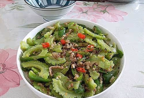 炒苦瓜,不焯水不苦,美味解饞,還清熱潤燥又減脂,秋季吃最養人