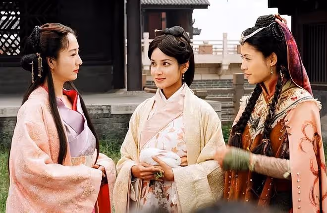 《尋秦記》演員重聚!52歲宣萱狀態佳,鄭雪兒嫁豪門不生娃身材好