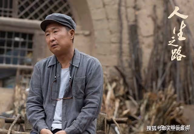《人生之路》高加林收購報社成上海首富，雙星淪為快遞員為出頭報夜大