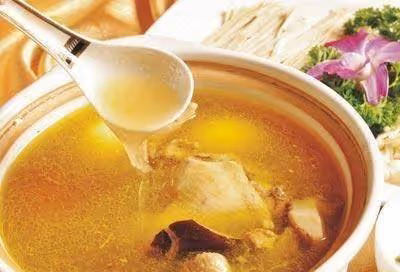 愛喝湯的老人更長壽？營養師：不論好壞，儘量少吃濃湯泡米飯