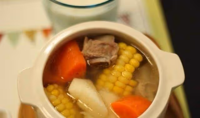 愛喝湯的老人更長壽？營養師：不論好壞，儘量少吃濃湯泡米飯