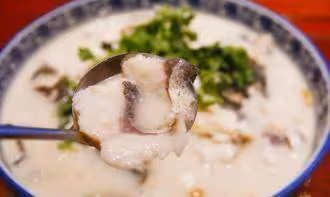 愛喝湯的老人更長壽？營養師：不論好壞，儘量少吃濃湯泡米飯