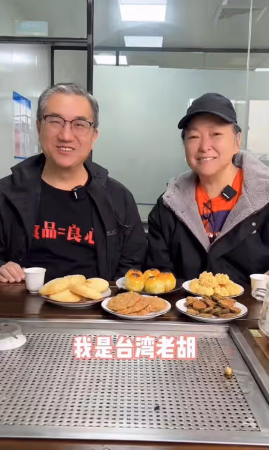 台灣戲骨方芳定居內地3年，穿百元國貨逛簡陋菜場，大讚蛋多得是