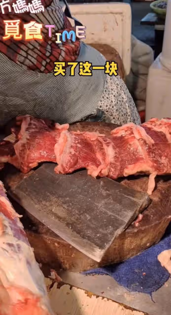 台灣戲骨方芳定居內地3年，穿百元國貨逛簡陋菜場，大讚蛋多得是