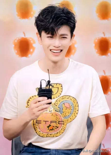 任嘉倫成都活動後續,一天六套衣服什麼情況