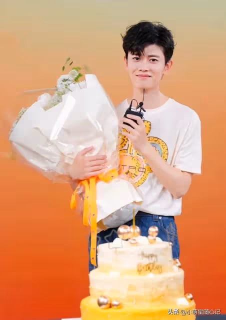 任嘉倫成都活動後續,一天六套衣服什麼情況