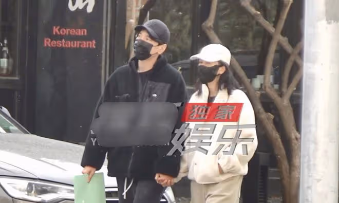 趙又廷高圓圓被曝開放式婚姻,夫妻倆十指緊扣逛街似熱戀粉碎謠言