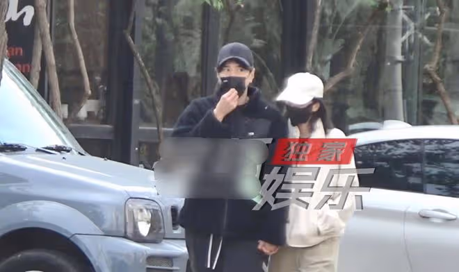 趙又廷高圓圓被曝開放式婚姻,夫妻倆十指緊扣逛街似熱戀粉碎謠言