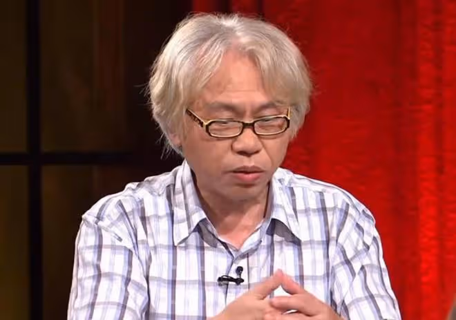 李坤誠離世前在病房內完成結婚儀式,林靖恩手捧鮮花親吻愛人