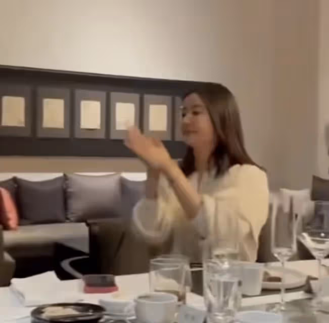 林心如霍建華王力宏聚會,霍建華深情獻唱,林心如化身小迷妹