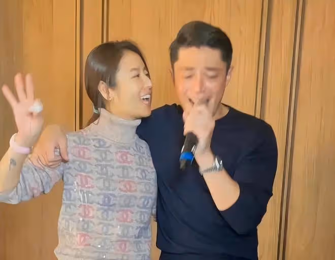 林心如霍建華王力宏聚會,霍建華深情獻唱,林心如化身小迷妹