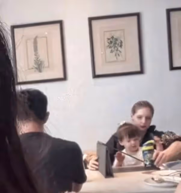 撒貝寧攜妻女出遊白髮明顯!李白似少女,3歲混血女兒高顏值像媽