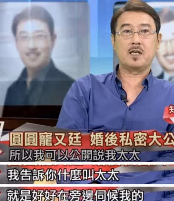 高圓圓趙又廷軋馬路,兩人穿情侶裝十指緊扣,晃蕩手臂調皮似熱戀