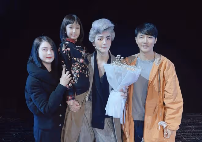 張丹峰澄清和畢瀅結婚後，和洪欣首次合體帶女兒現身，丈母娘也在