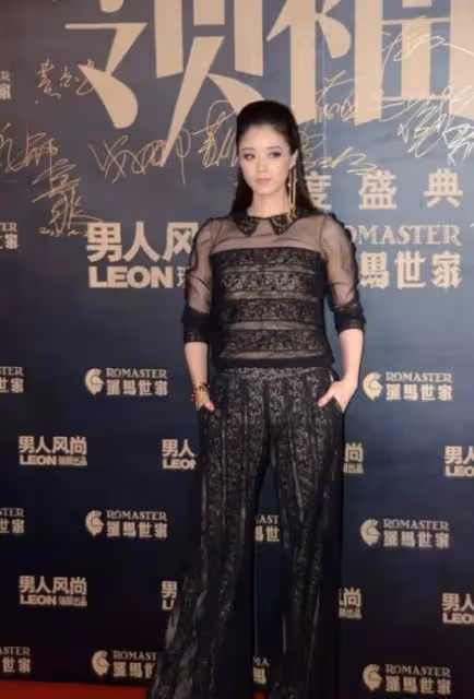 蔣欣胖得真自信，穿蕾絲裝暴露「水桶腰」，卻絲毫不影響她的美