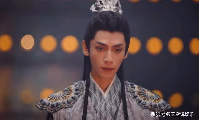 《長月燼明》澹臺燼稱王，為何要讓大臣們喝肉湯？真相太殘酷