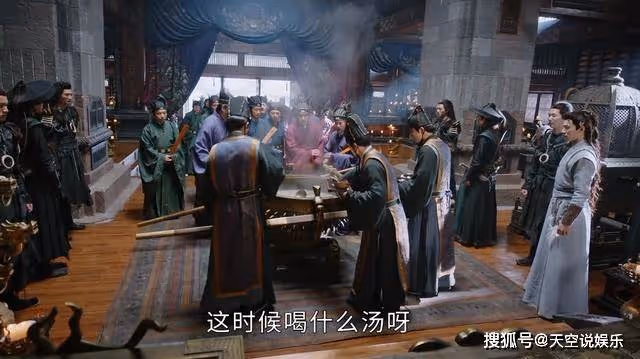 《長月燼明》澹臺燼稱王，為何要讓大臣們喝肉湯？真相太殘酷
