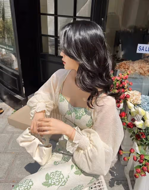 夏天，弔帶裙的標配是什麼？當然非它莫屬