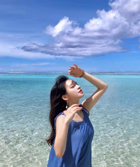 弔帶裙才是夏日真正寵兒，簡約大方不做作，照著穿就能美出新高度