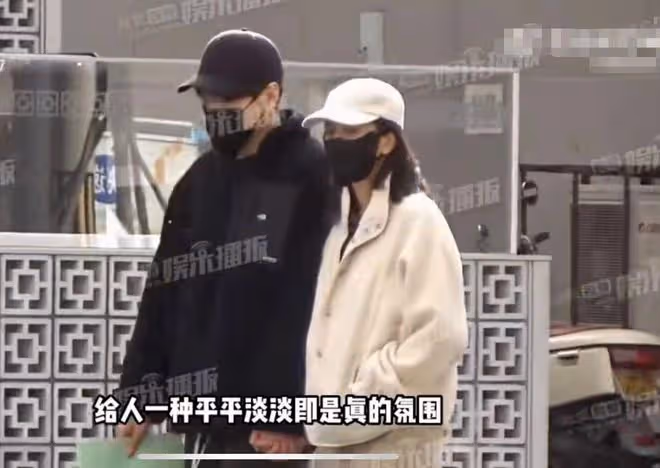 43歲高圓圓與趙又廷甜蜜約會！十指緊扣俏皮似少女，力破婚變傳聞