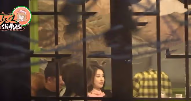 林更新與新女友聚餐被拍,兩人摸臉靠肩好曖昧,挽手乘車回家過夜