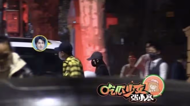 林更新與新女友聚餐被拍，兩人摸臉靠肩好曖昧，挽手乘車回家過夜